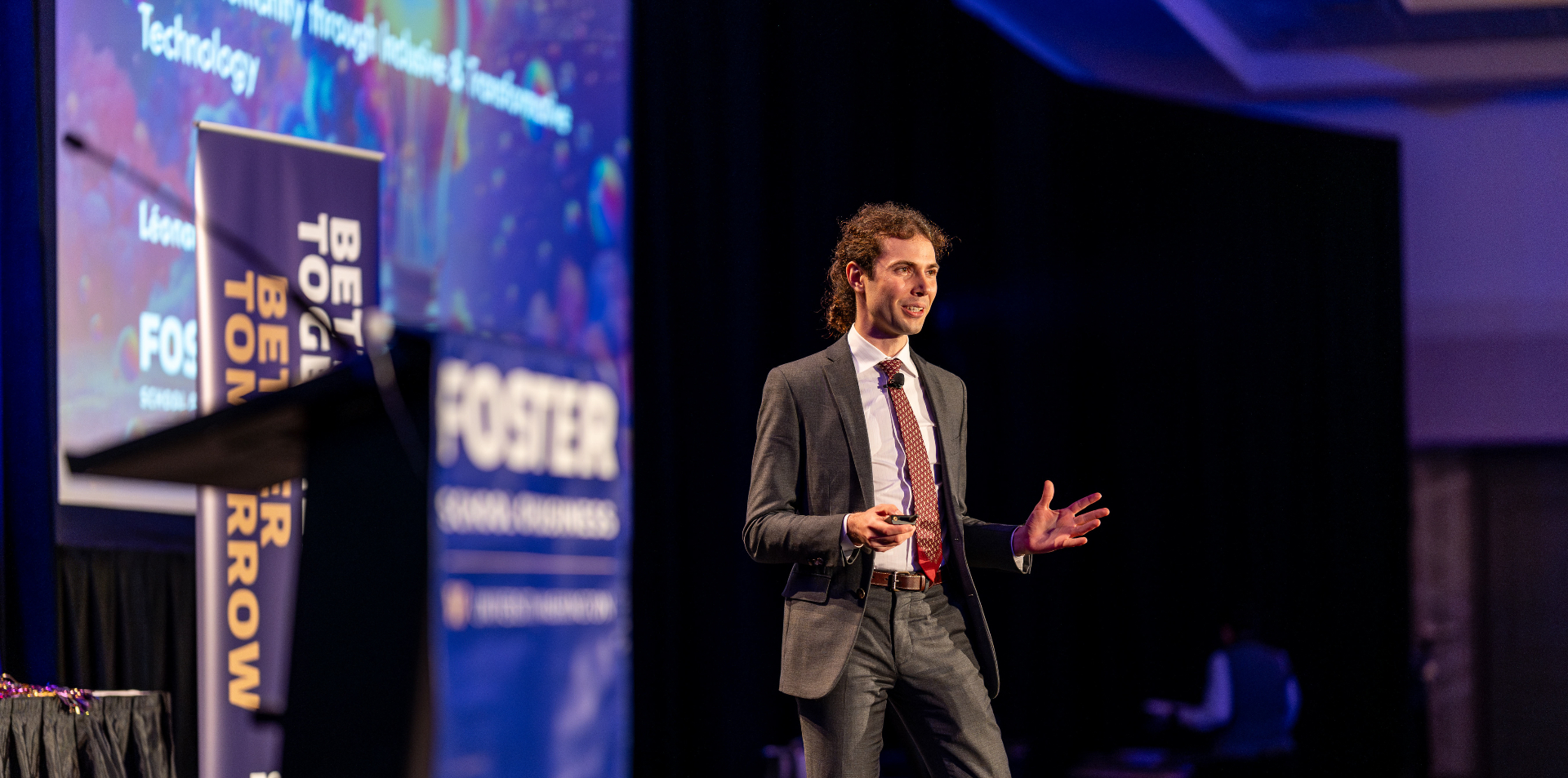 Léonard Boussioux delivering a keynote